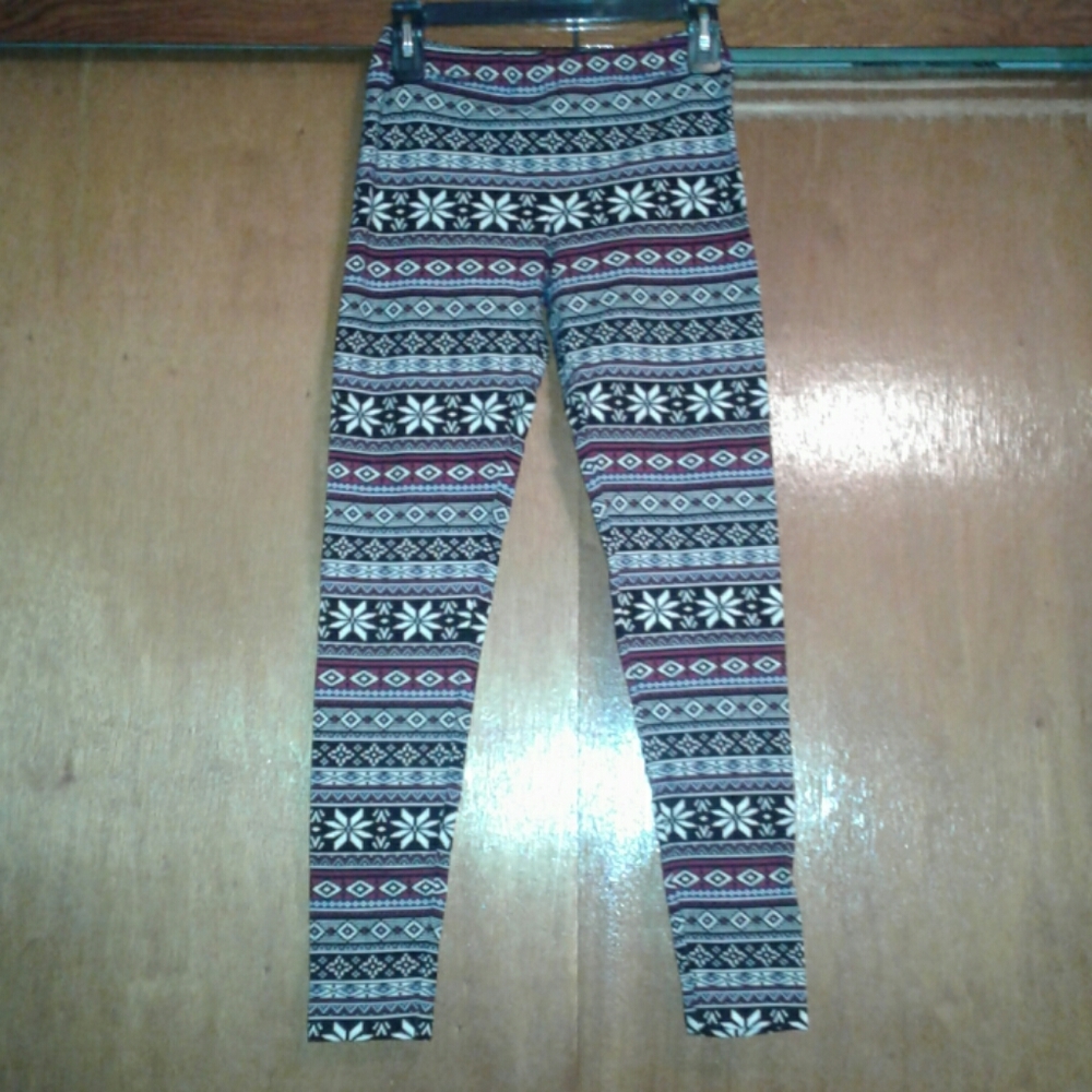 Forever 21 black and burgundy ankle leggings